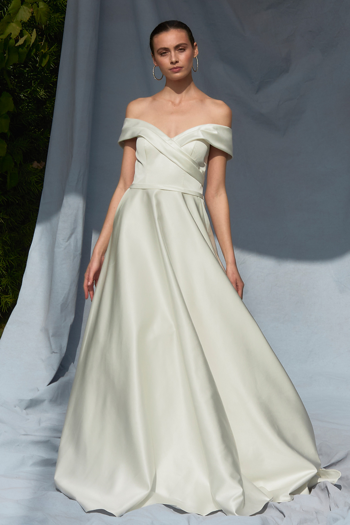 OFF SHOULDER, SWEETHEART NECK, BALLGOWN